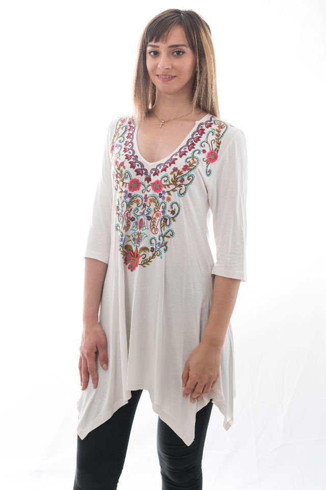Bluză Alba Cu Broderie Multicolora Mărime M-L