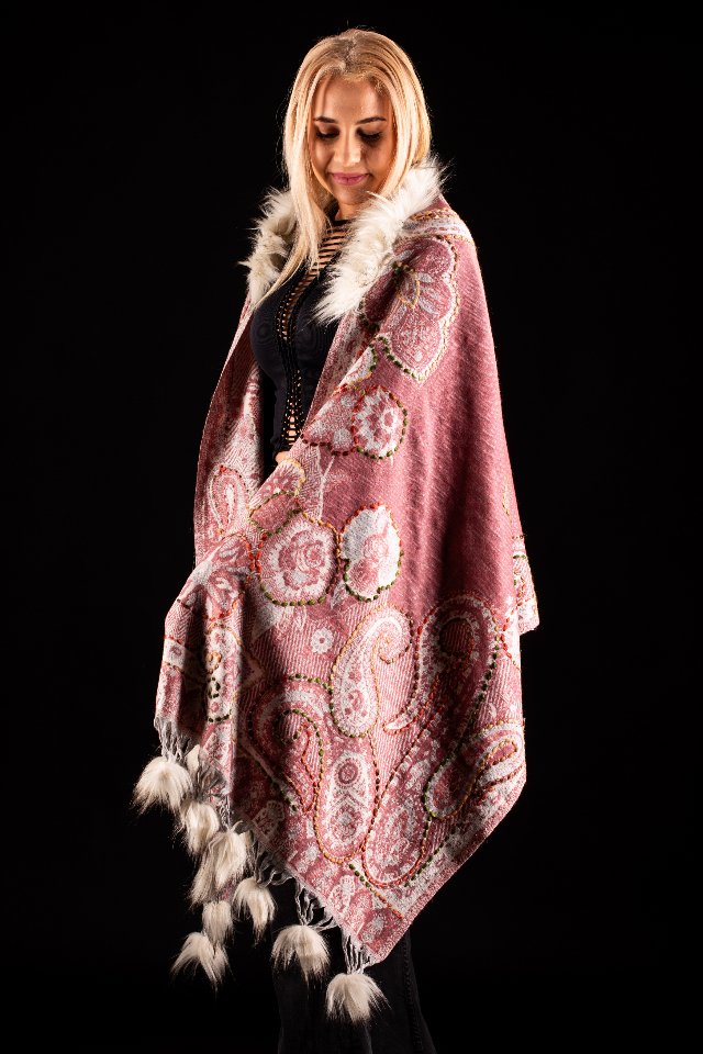 Sal roz-bej cu broderie hand made si blanita alba India