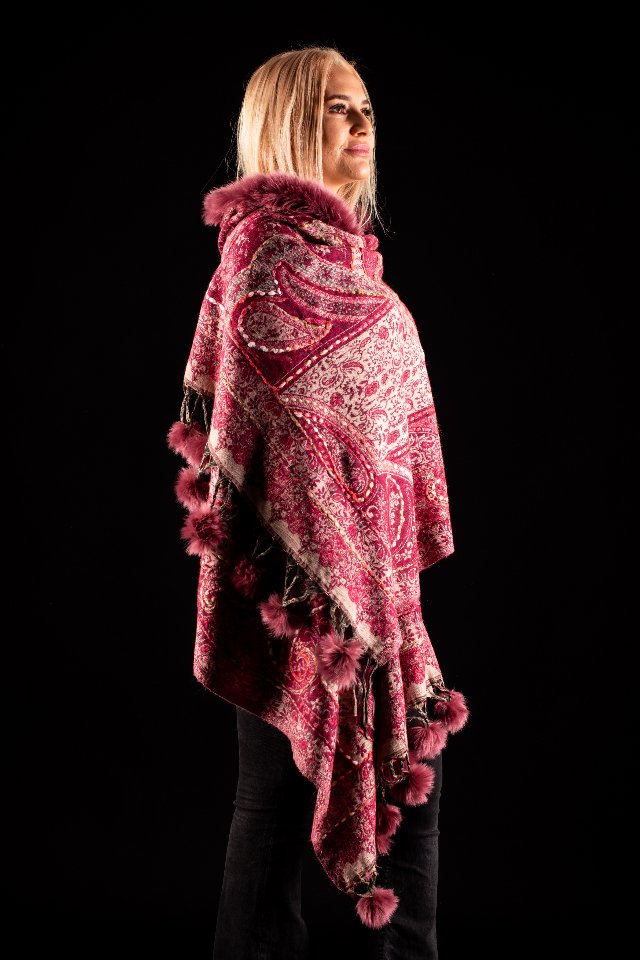 Sal rosu caramiziu cu broderie hand made si blanita roscata India