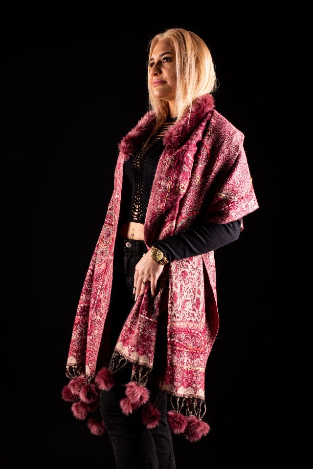 Sal rosu caramiziu cu broderie hand made si blanita roscata India