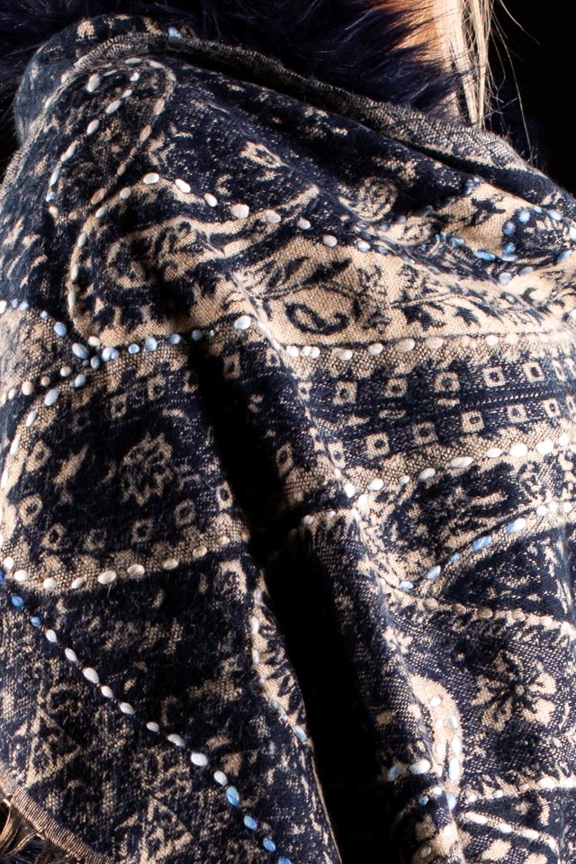 Sal negru-bej cu broderie hand made si blanita neagra India