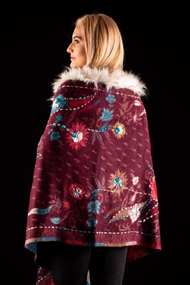 Sal rosu teracota cu broderie hand made si blanita albba India