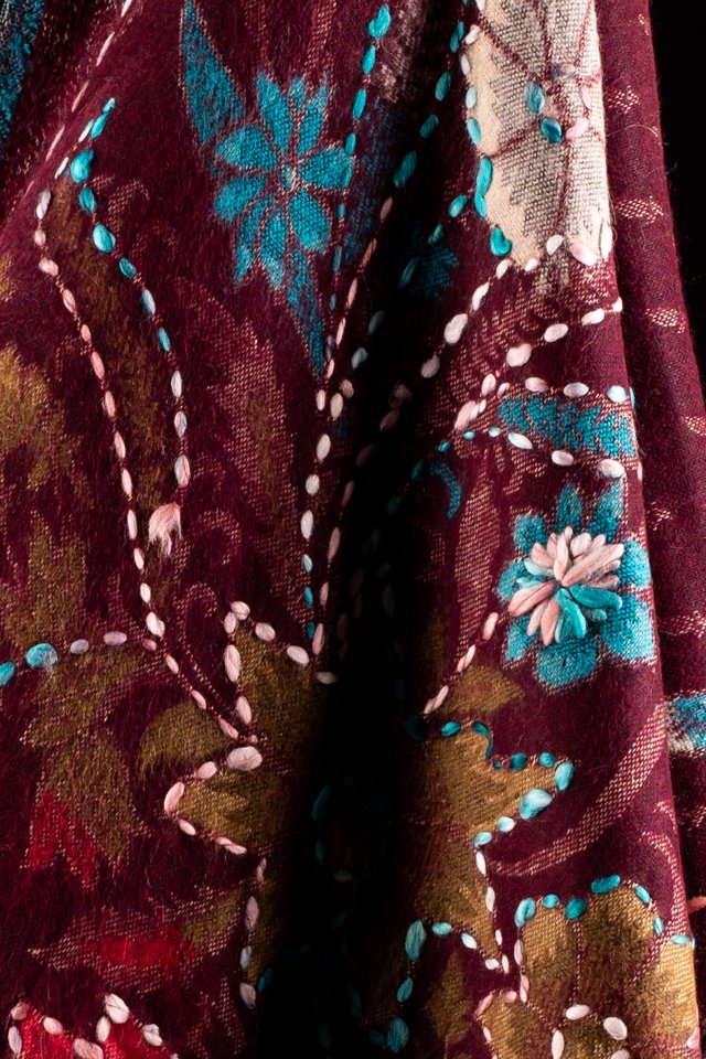 Sal rosu teracota cu broderie hand made si blanita albba India