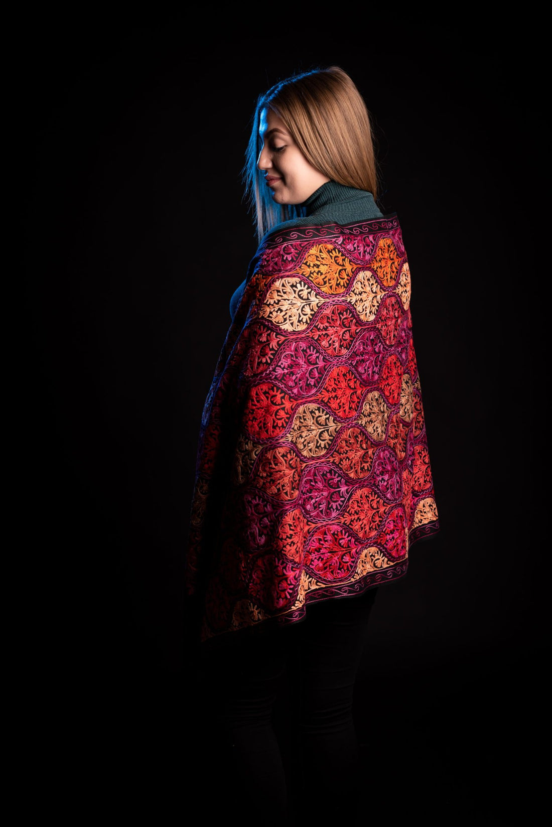 Sal negru de lana reversibil cu broderie hand made India