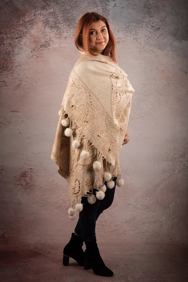 Sal alb-bej de lana cu broderie hand made si blanita India