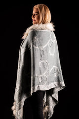 Sal gri deschis cu broderie hand made si blanita alba India